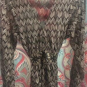 ECI Black and White Graphic Fitted Blouse